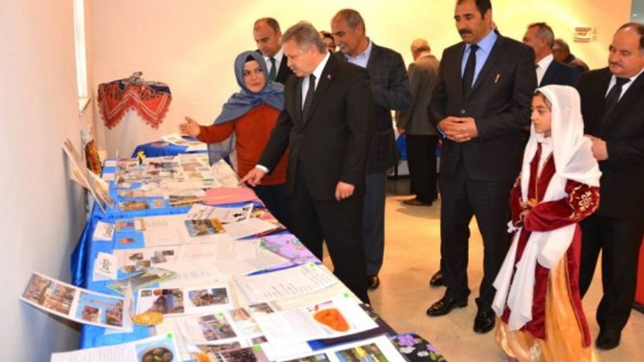 "Çemberimde Gül Oya" Projesi kapsamında, Erzincan'da sergi açıldı