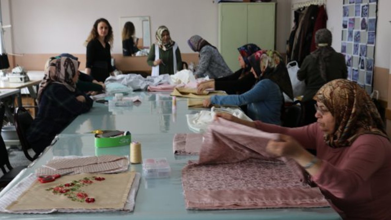 Halk Eğitim’de kurslar devam ediyor