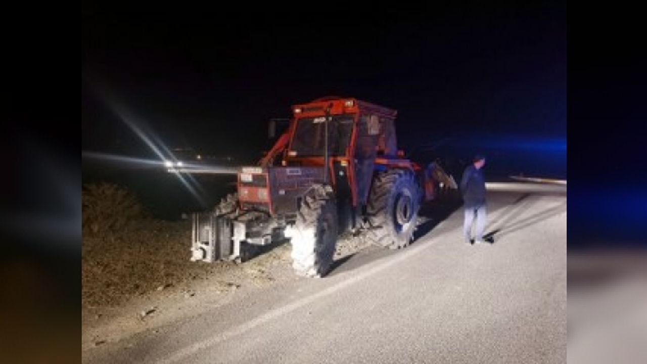 Tır ile tarım aracına çarpan otomobildeki 3 kişi yaralandı