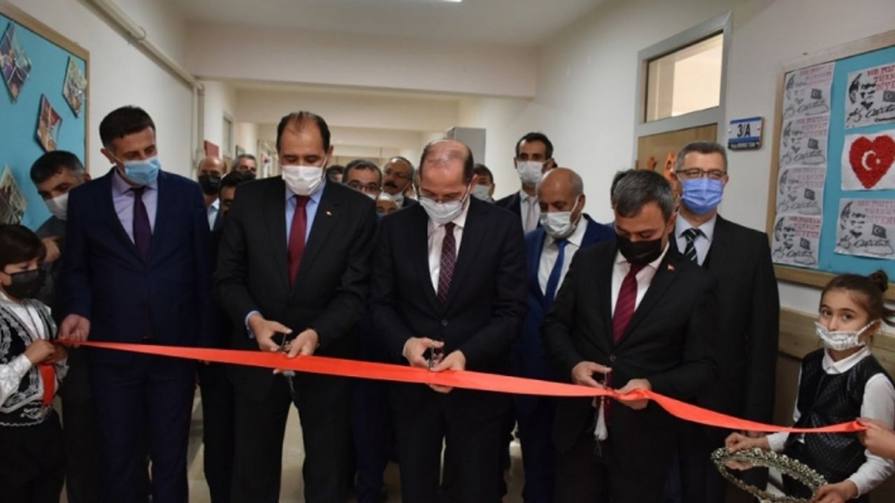 "Temel Eğitimde 10.000 Okul" ve "Kütüphanesiz Okul Kalmasın"