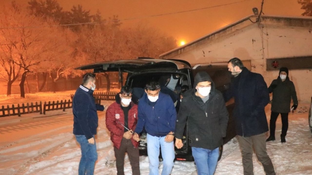 Erzincan'da 17 düzensiz göçmen yakalandı