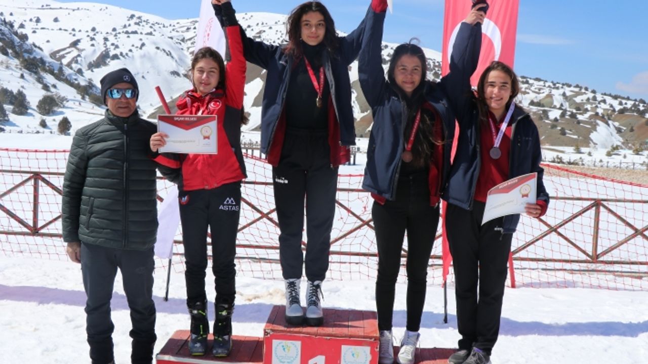 Okul Sporları Dağ Kayağı Türkiye Şampiyonası yapıldı