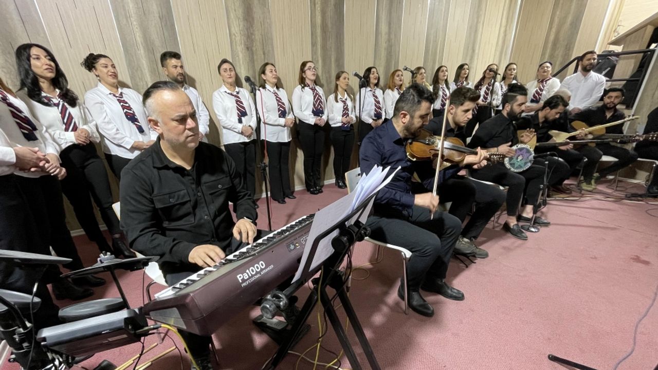 Ardahan'da farklı meslek gruplarından oluşan koro ilk konserini verdi