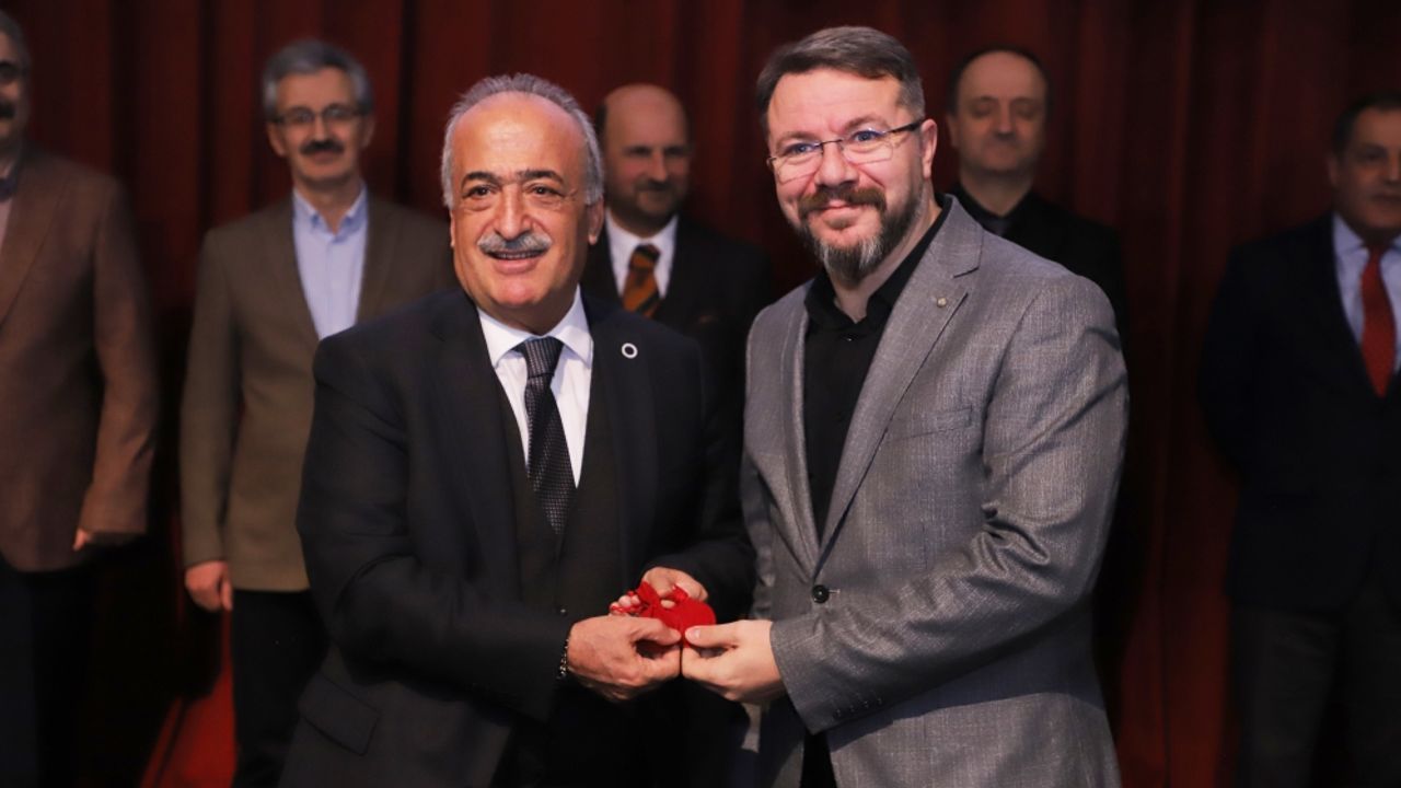 Atatürk Üniversitesinde araştırma faaliyetinde bulunan akademisyenler ödüllendirildi