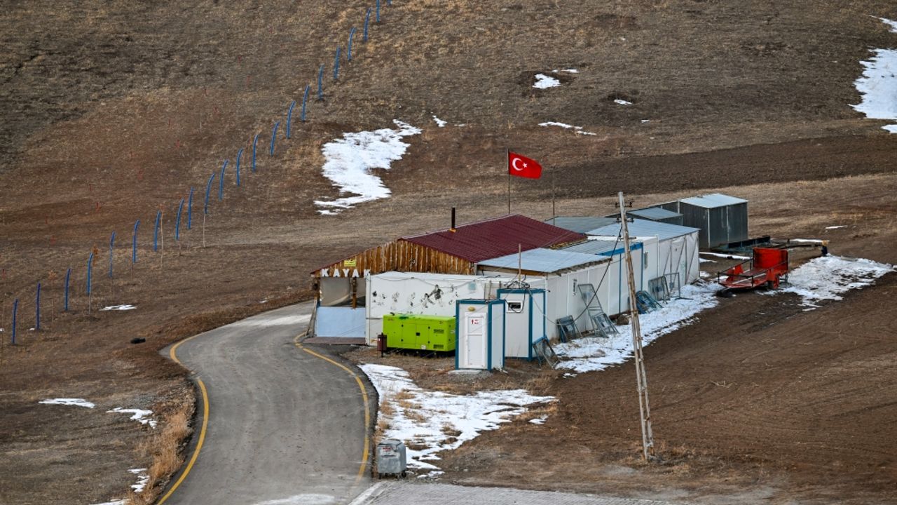 Van'da kar yağmayınca kayak sporcuları antrenman için Erzurum ve Kayseri'ye gönderildi