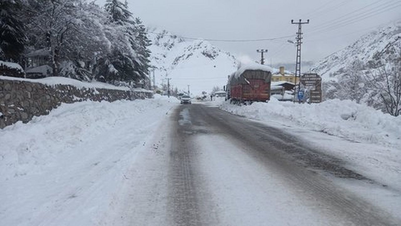 Tunceli-Erzincan kara yolu trafiğe kapatıldı
