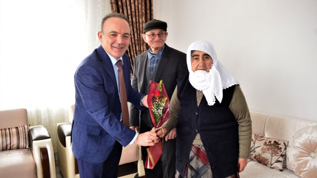 Ardahan Valisi Öner, 8 Mart Dünya Kadınlar Günü'nde şehit annelerini ziyaret etti