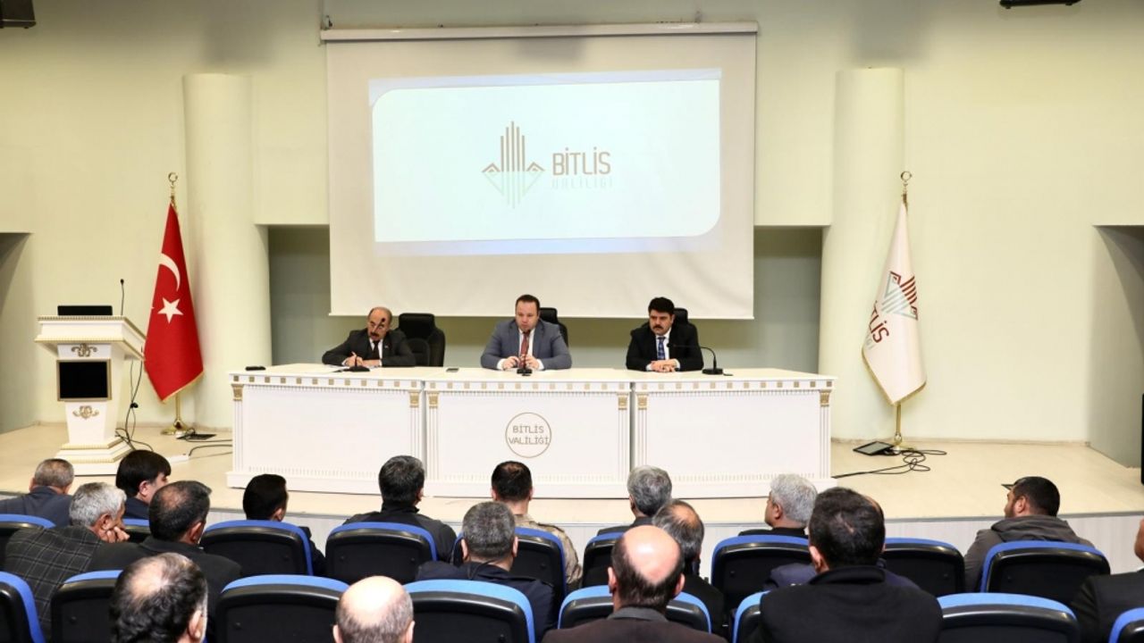Bitlis'te muhtarlar toplantısı düzenlendi