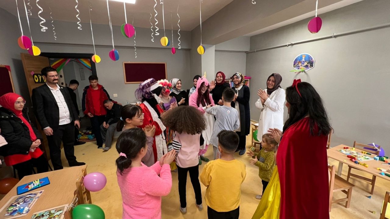 Erzurum'da akademisyen ve öğrenciler, depremzede çocuklar için oyun odası oluşturdu