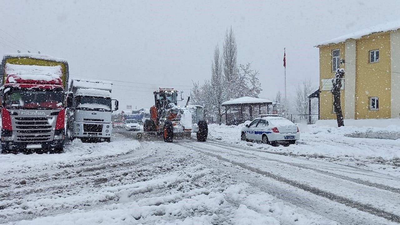 Tunceli-Erzincan kara yolu trafiğe açıldı