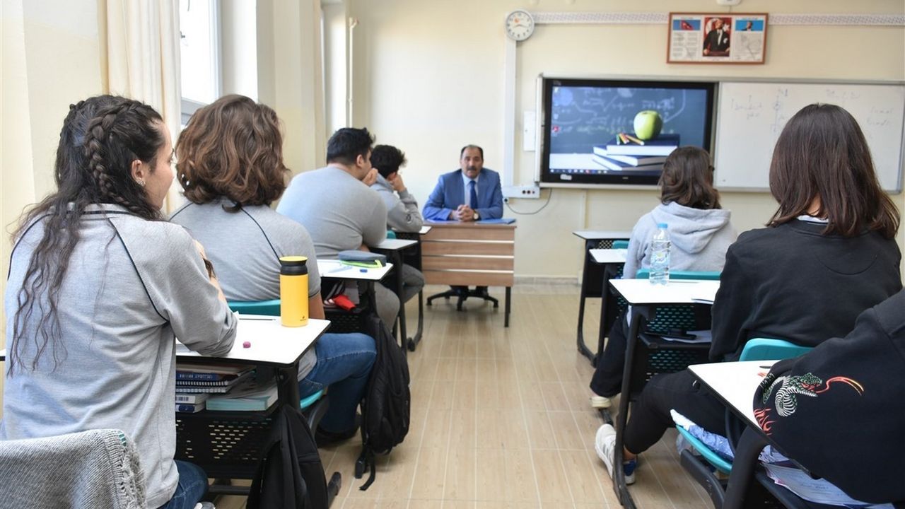 Gün, Erzincan Fen Lisesi öğrencileriyle buluştu
