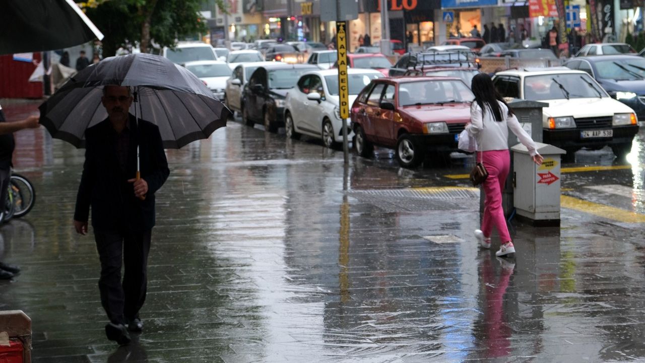 Erzincan’da sağanak yağış