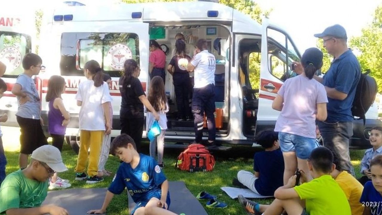 Minik öğrenciler afet kampına alındı
