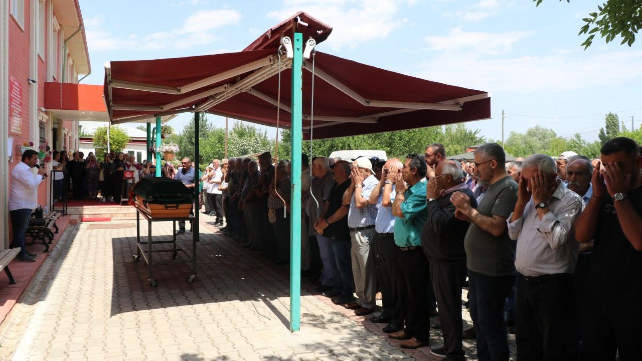 Şehit Jandarma Onbaşı İsmail Güven’in annesi dualarla uğurlandı