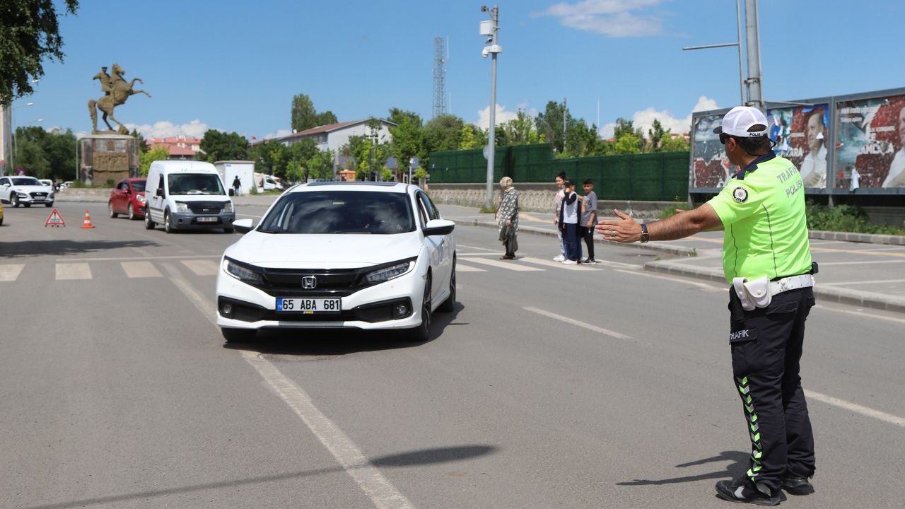 Erzincan'da haziran ayında  7392 ceza yazıldı 66 araç bağlandı