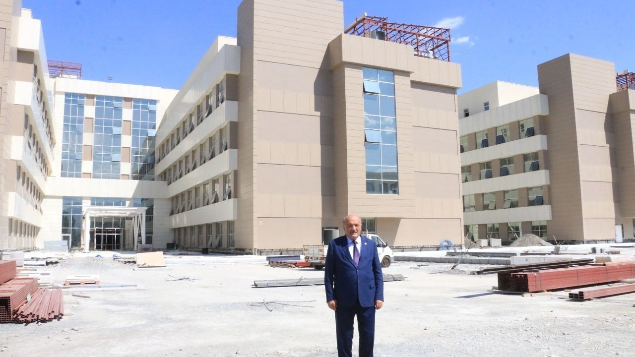 369 deprem izolatörü üzerine yapılan Erzincan Devlet Hastanesi yıl sonu açılacak
