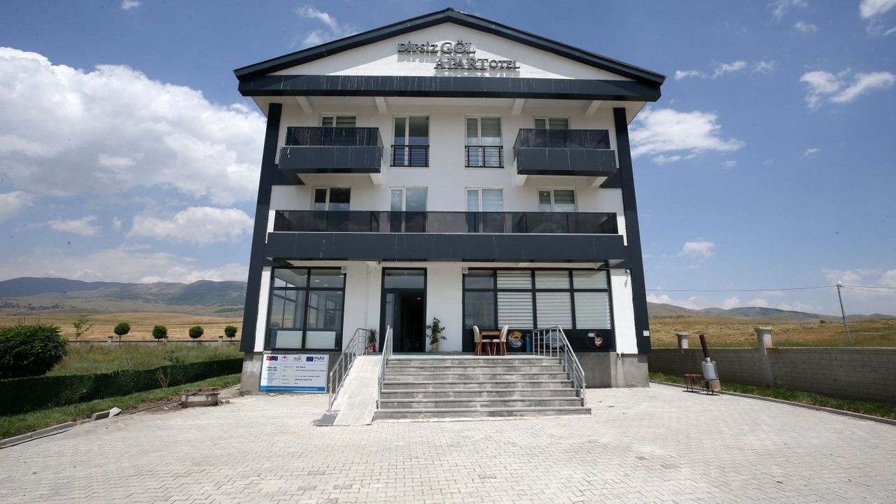 Erzincan Üniversitesi öğrencisi aldığı destekle otel yaptırdı