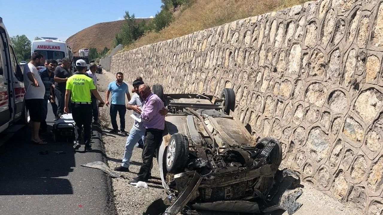 Erzincan'da trafik kazasında can pazarı yaşandı