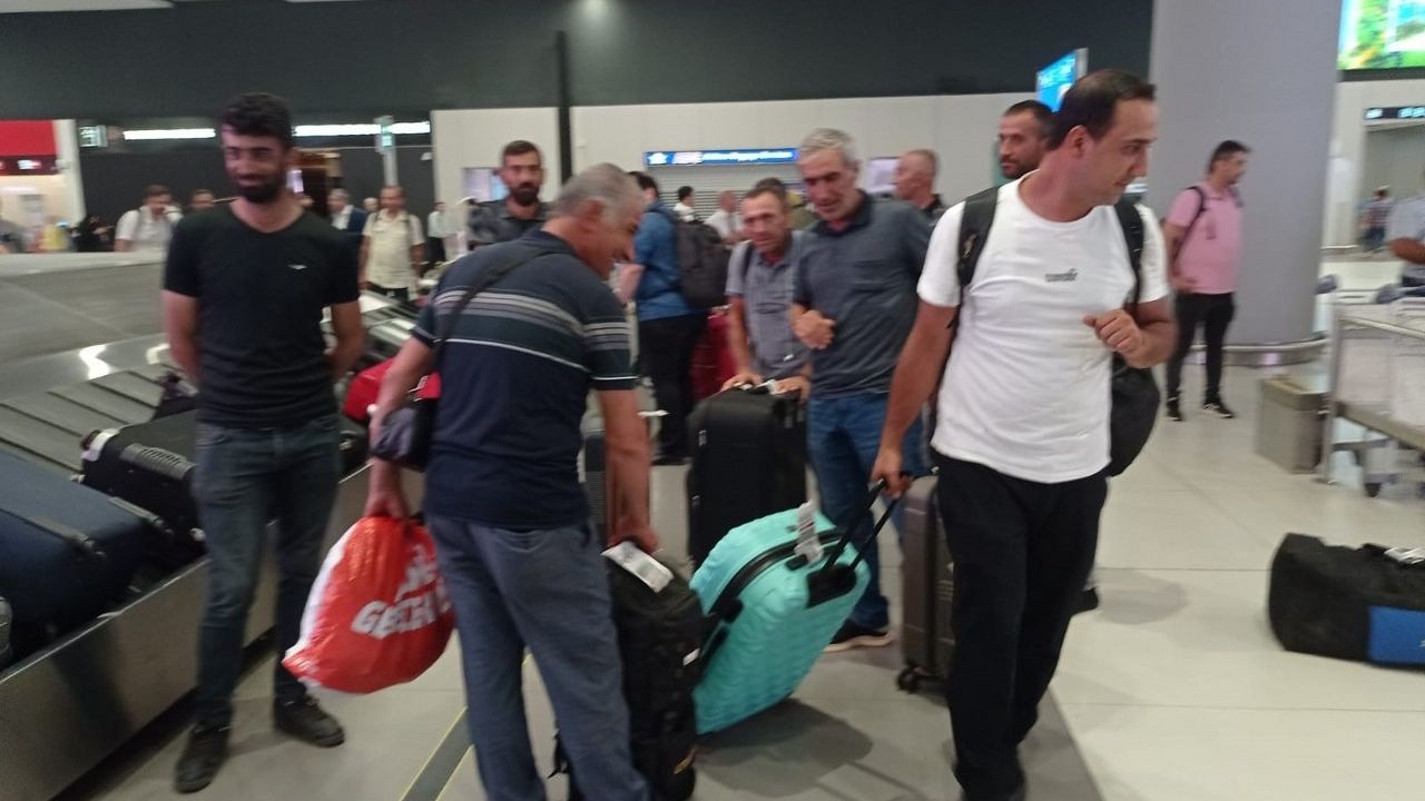 Nijer’deki Türk vatandaşları özel seferle İstanbul’a geldi