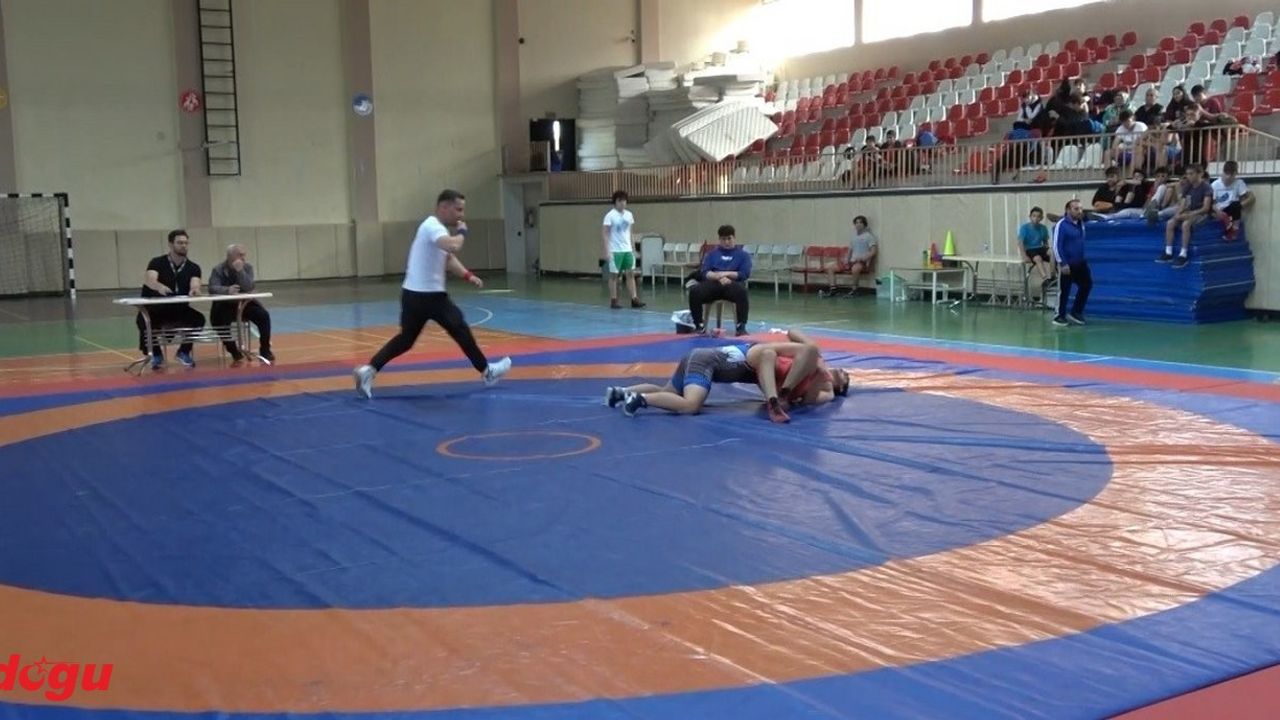 Erzincan’da 100. Yıl Cumhuriyet Kupası Güreş Turnuvası düzenlendi