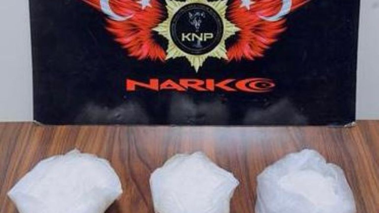 Kars'ta kiraladığı araçta uyuşturucu bulunan sürücü tutuklandı