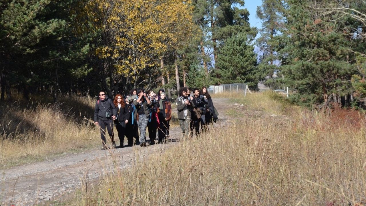 Kars'ta Veteriner Fakültesi öğrencileri doğada yaban hayatı inceliyor