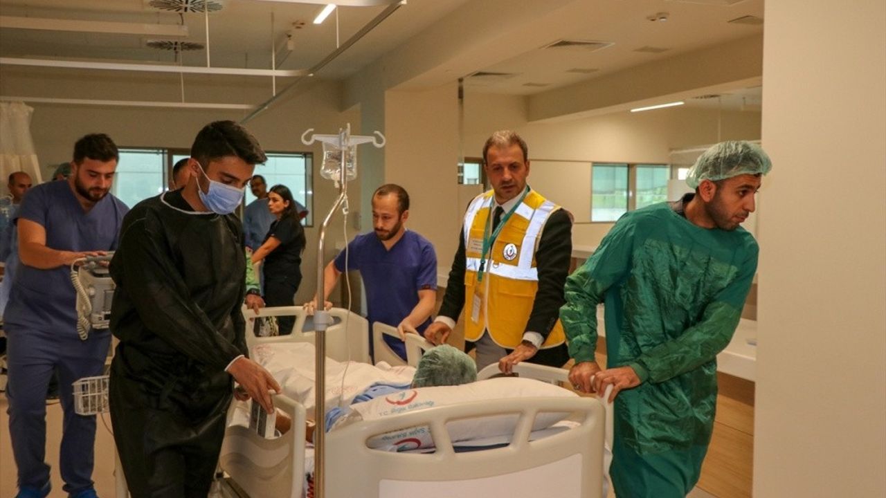 Sismik izolatörlü Erzurum Şehir Hastanesi'nde gerçeği aratmayan deprem tatbikatı