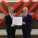 EBYÜ Rektörü Kuyrukluyıldız Mazbatasını Aldı