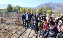 İlkokul öğrencileri çiftlikleri gezdi