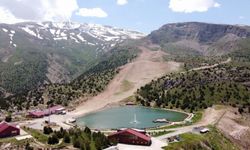 Ergan Dağı kışın kayak pistiyle yazın da gölüyle doğaseverleri ağırlıyor