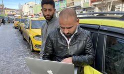 Ardahanlı taksiciler AA'nın "Yılın Fotoğrafları" oylamasına katıldı