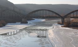 Aras Nehri'nin büyük bölümü buz tuttu