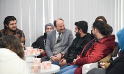Erzurum Teknik Üniversitesi Rektörü'nden sınavlara hazırlanan öğrencilere çorba sürprizi