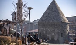 Soğuğu türkülere konu olan Erzurum'da bahardan kalma günler yaşanıyor