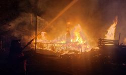 İliç'te yangın. 4 ev ahır ambar odunluk kül oldu