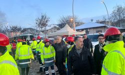 AKP Erzincan İl Başkanlığı deprem çalışmalarını yerinde inceledi