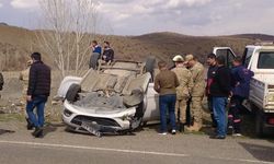 Bingöl'de 2 otomobilin çarpıştığı kazada 5 kişi yaralandı