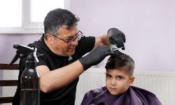 Erzurum'da afetzedelere ücretsiz kuaförlük hizmeti veriyorlar