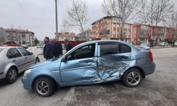 3 araç kaza yaptı; 1 yaralı