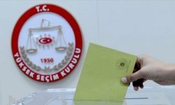Vali Makas ve Belediye Başkanı Aksun oylarını kullandı
