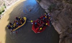 Erzincan Karasu Nehrinde adrenalin tutkunları için rafting vazgeçilmezlerden