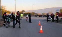 Erzincan’da 82 düzensiz göçmenle 27 şüpheli yakalandı, 4 tabanca, 2 el bombası ele geçirildi