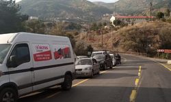 Türkgözü-Posof-Damal kara yolunda uzun ve geniş araçlar trafiği aksattı