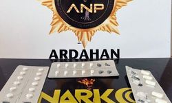 Ardahan'da üzerlerinde uyuşturucu bulunan 2 kişi gözaltına alındı