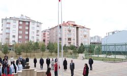Bakan Tekin, Erzurum'daki lisede düzenlenen bayrak törenine katıldı