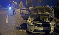 Elazığ'da otomobil ağaca çarpıp karşı şeride devrildi, 3 kişi yaralandı