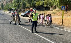 Hakkari'de jandarma ekiplerinden öğrencilere trafik eğitimi