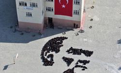 Iğdır'da 400 öğrenci "Atatürk silüeti" koreografisi oluşturdu