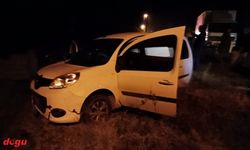 Kars'ta tırın iki otomobile çarptığı kazada 2 polis yaralandı