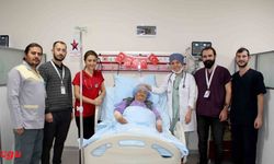 Kayseri Devlet Hastanesinin gururu: Cumhuriyet ile yaşıt teyzeyi taburcu ettiler
